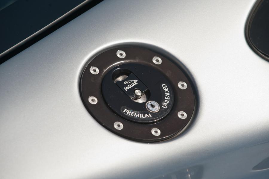  Jaguar XJ220 1993 года  (фото 6 из 28)